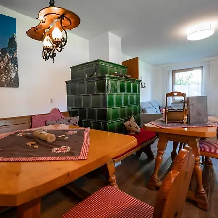 Dom wakacyjny Haus Zum Geigenbauer Mittenwald
