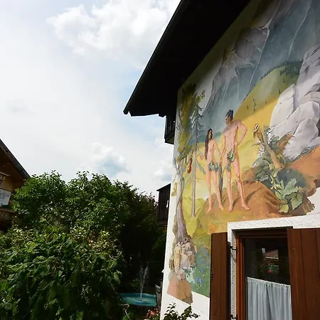 Dom wakacyjny Haus Zum Geigenbauer Mittenwald