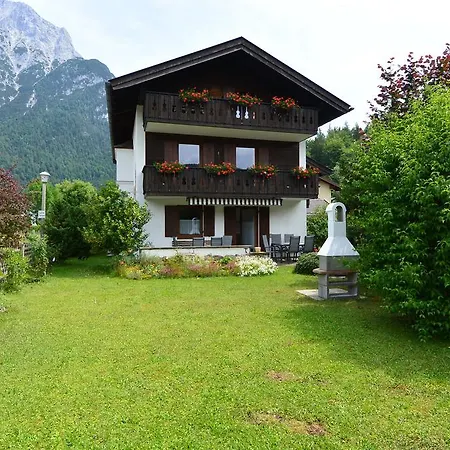 Dom wakacyjny Haus Zum Geigenbauer Mittenwald