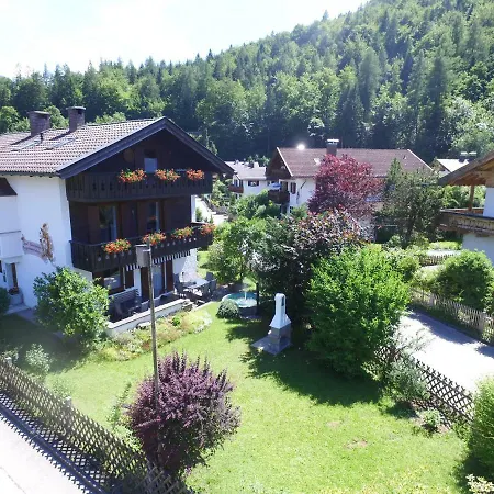 Dom wakacyjny Haus Zum Geigenbauer Mittenwald
