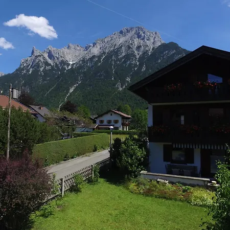 Haus Zum Geigenbauer *